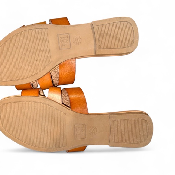 Time and Tru Women’s Hardware Slide Sandals - Picture 3 of 3